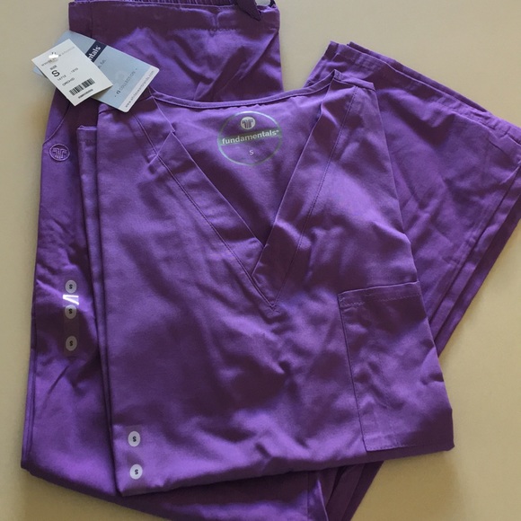 SM Fundamental Scrub Set - Picture 1 of 8